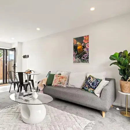 Vibrant 2 Bed Henderson Abode Villa